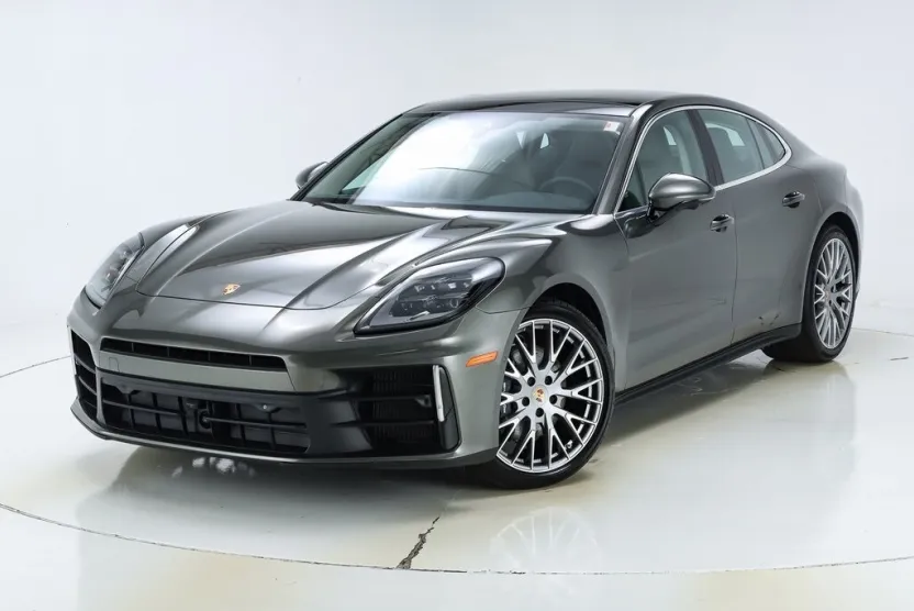 2025 Porsche Panamera 4 photo 1