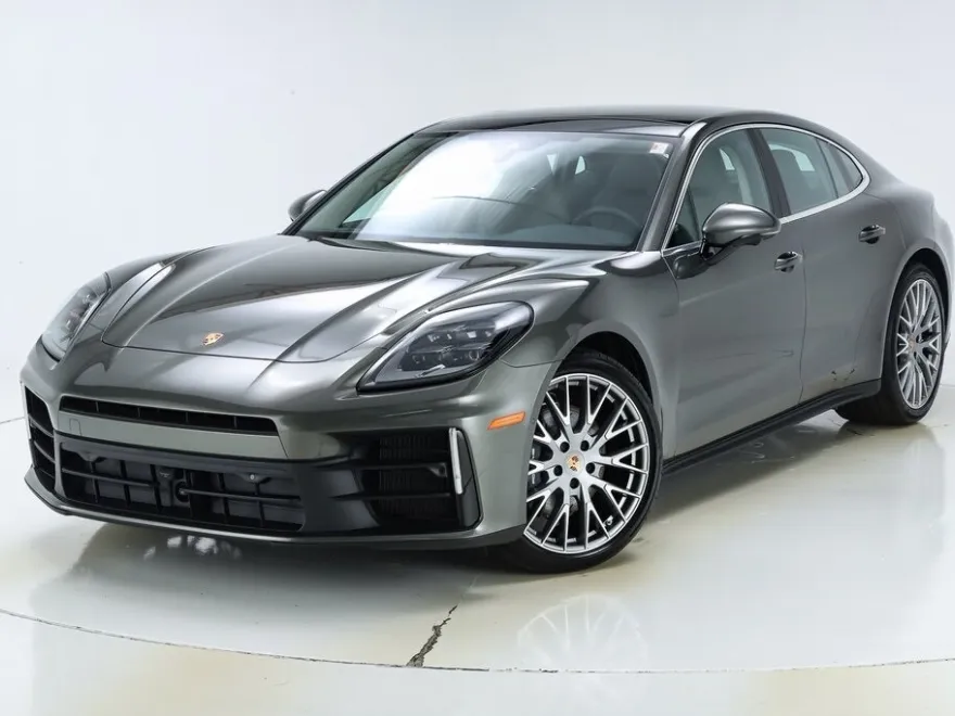 2025 Porsche Panamera 4 photo 1