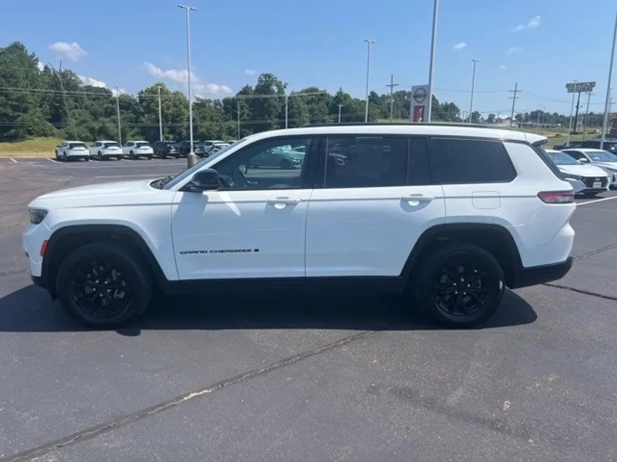 2024 Jeep Grand Cherokee Laredo Altitude photo 1
