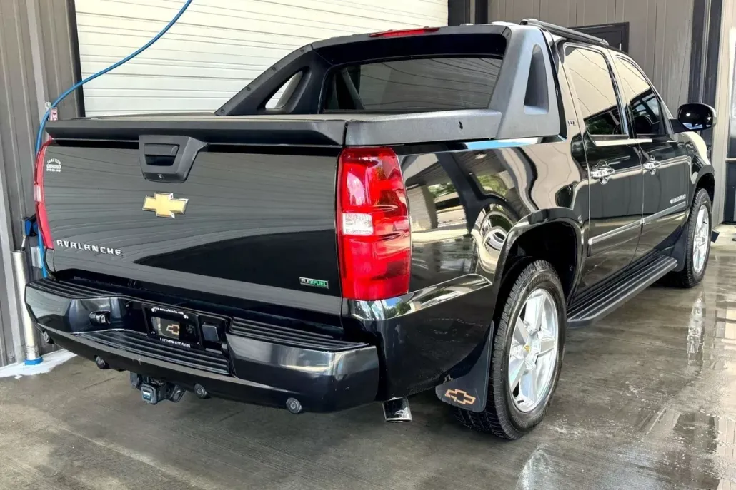 2010 Chevrolet Avalanche LTZ photo 1