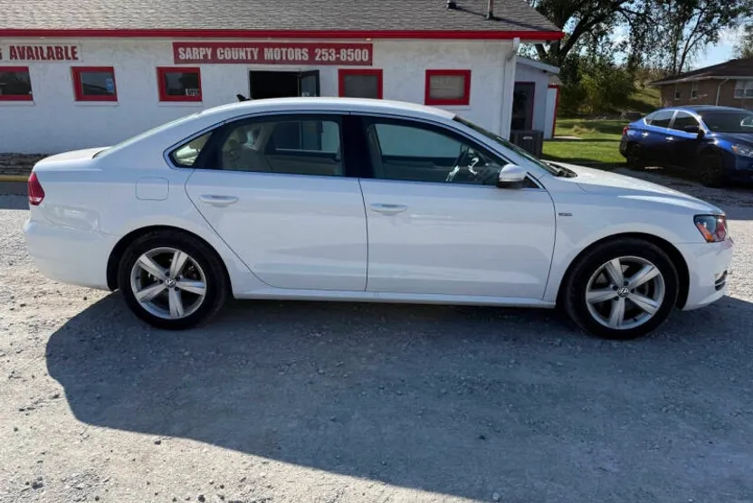 2015 Volkswagen Passat S photo 1