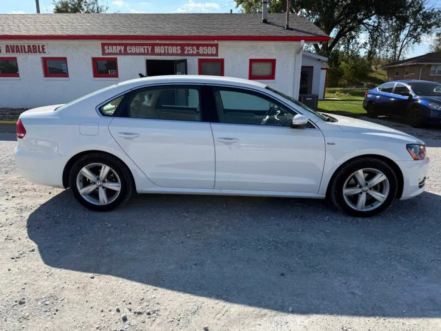 2015 Volkswagen Passat S photo 1