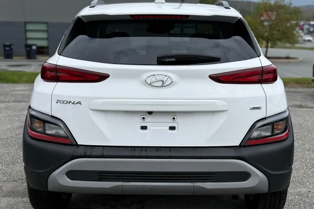 2023 Hyundai Kona SEL photo 1