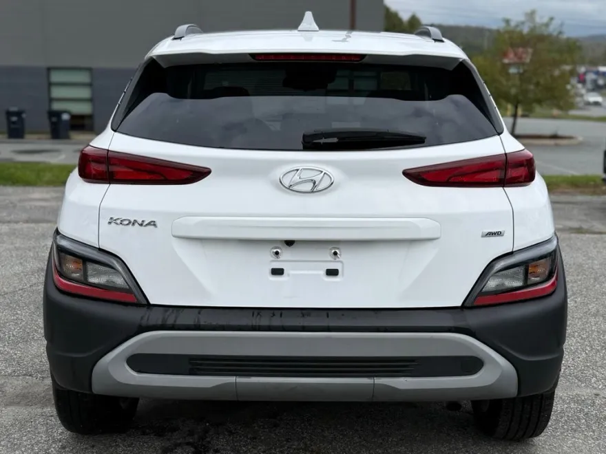 2023 Hyundai Kona SEL photo 1