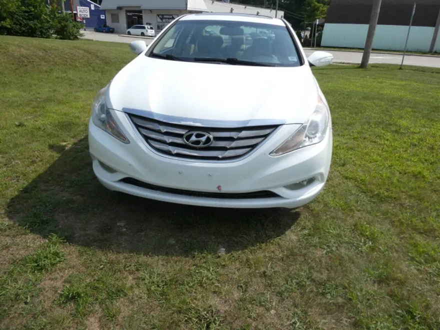 2013 Hyundai Sonata SE photo 1