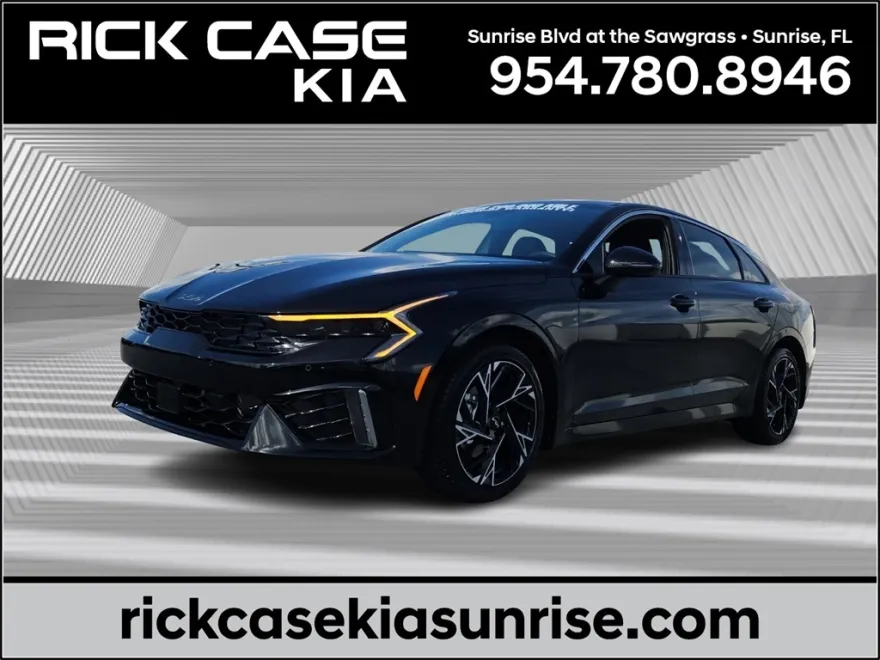 2025 Kia K5 GT-Line photo 1