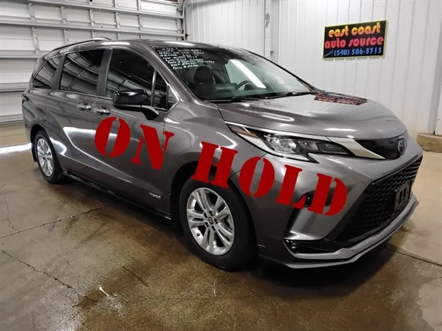 2021 Toyota Sienna XSE photo 1