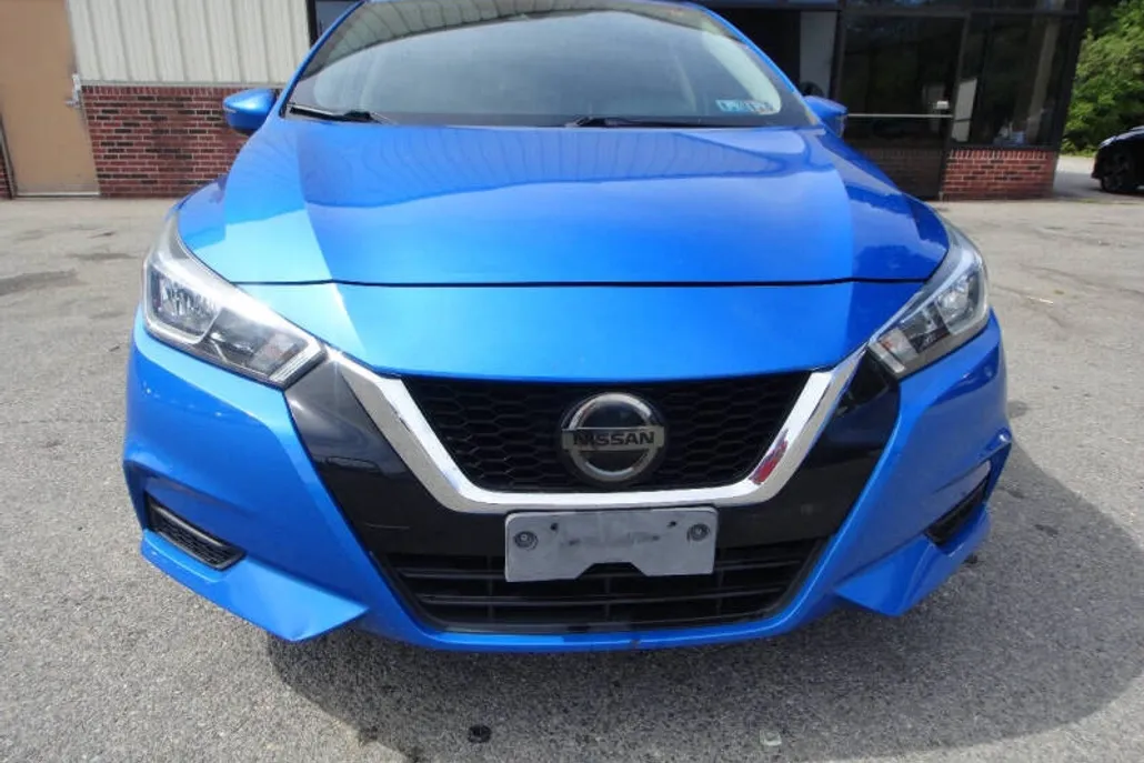 2020 Nissan Versa SV photo 1