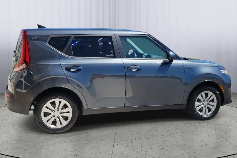 2022 Kia Soul LX photo 1