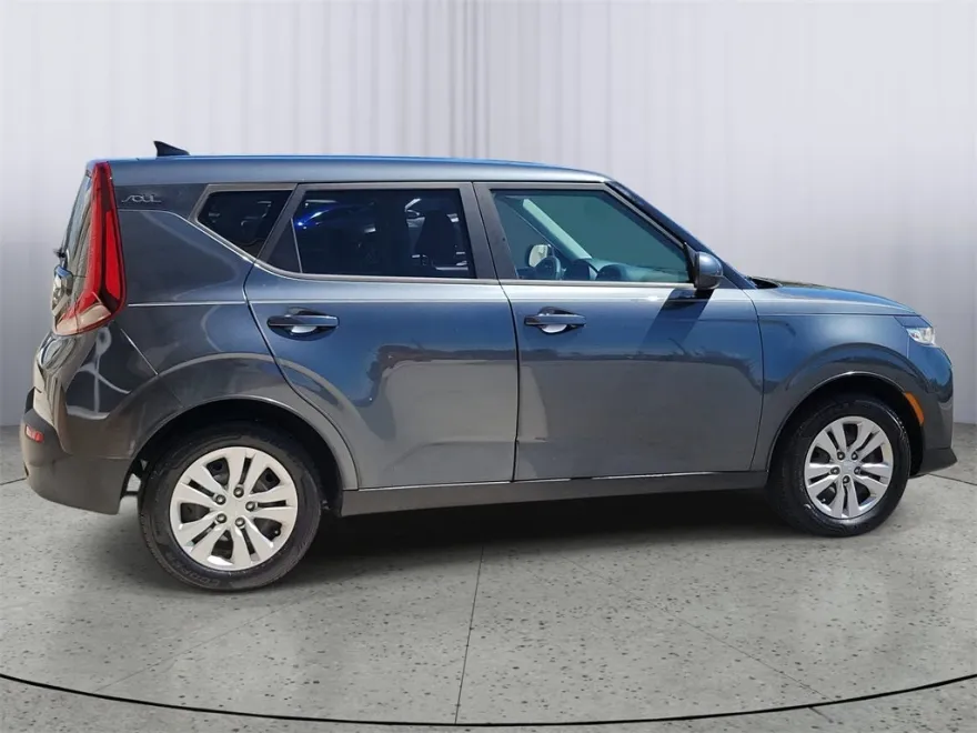 2022 Kia Soul LX photo 1