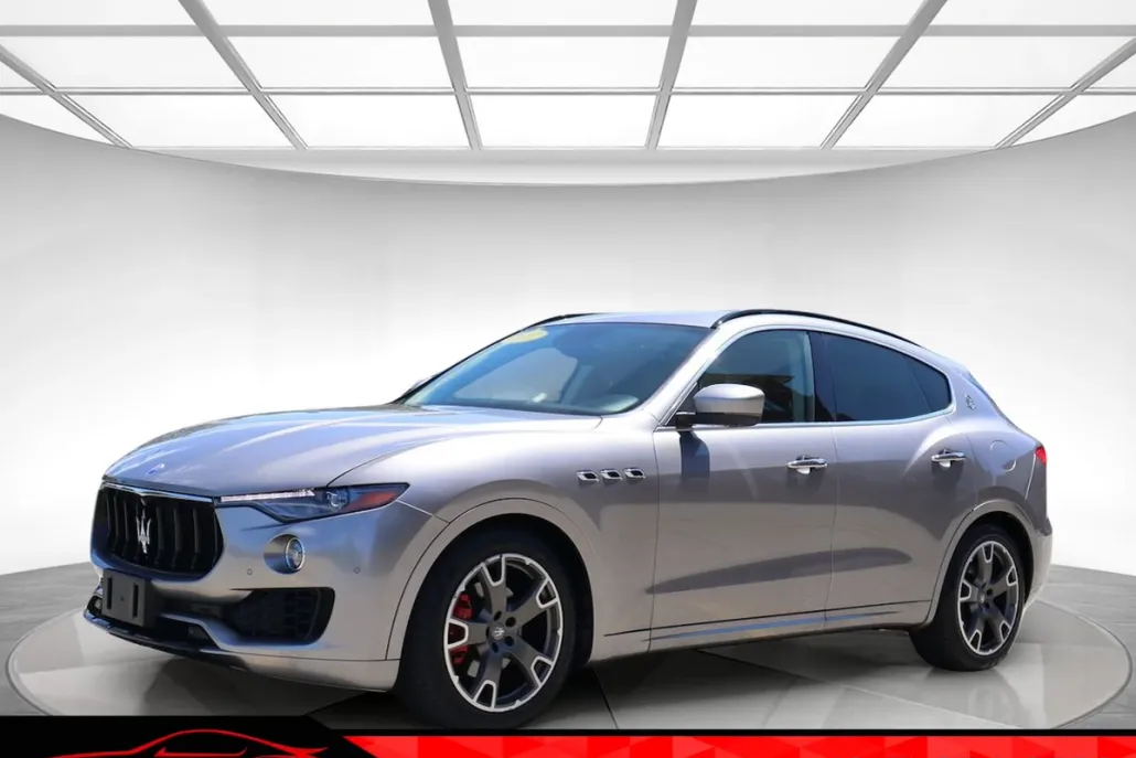 2017 Maserati Levante Base photo 1