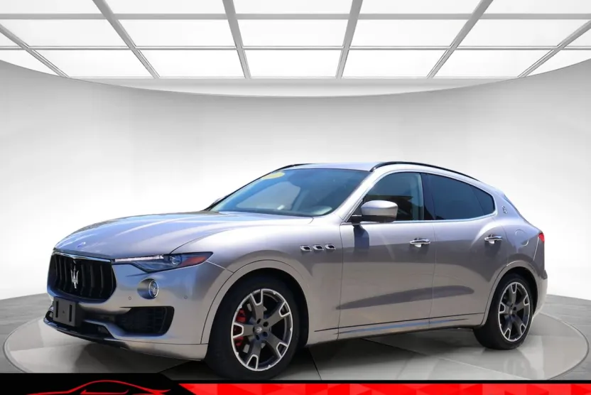 2017 Maserati Levante Base photo 1