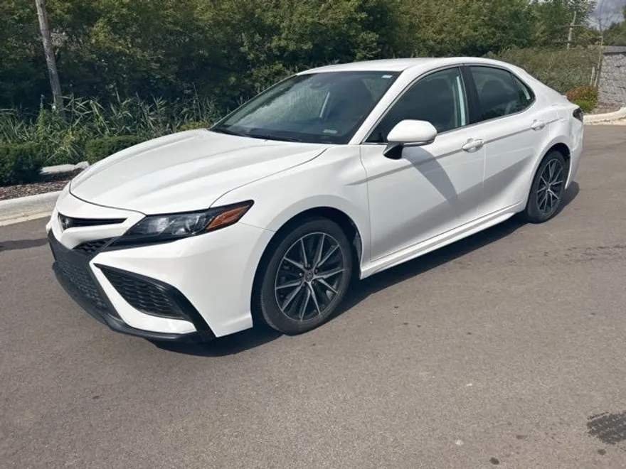 2024 Toyota Camry SE photo 1