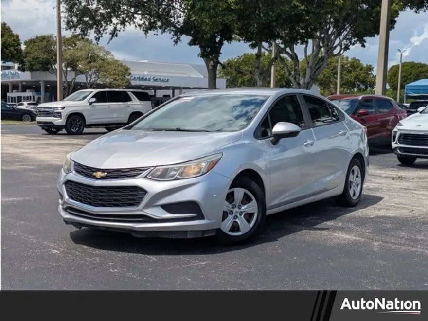 2017 Chevrolet Cruze LS photo 1