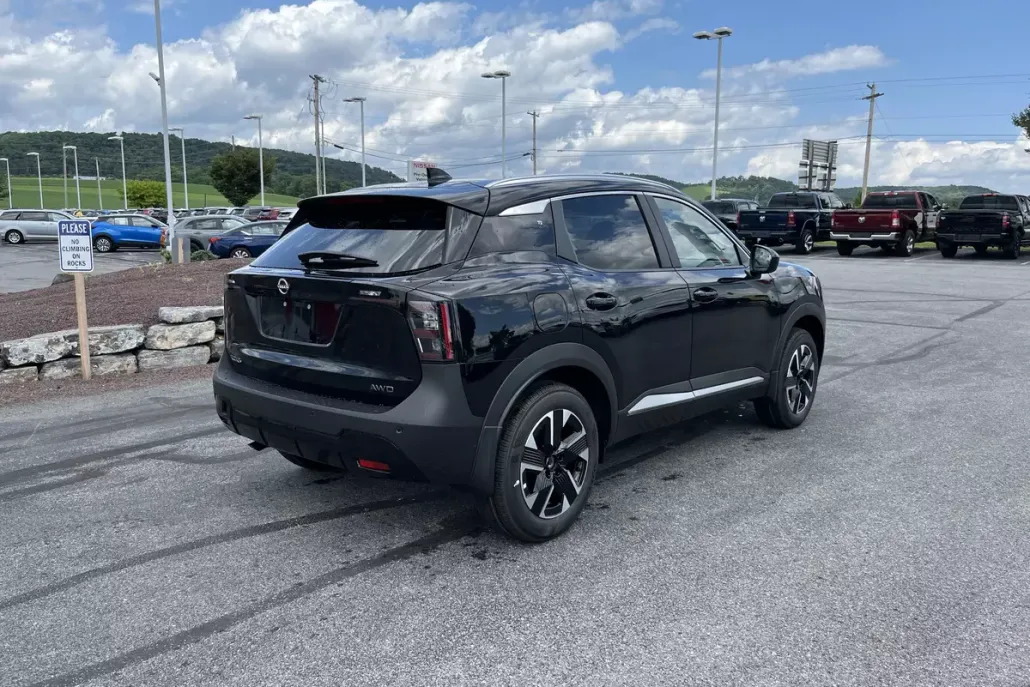 2025 Nissan Kicks SV photo 1