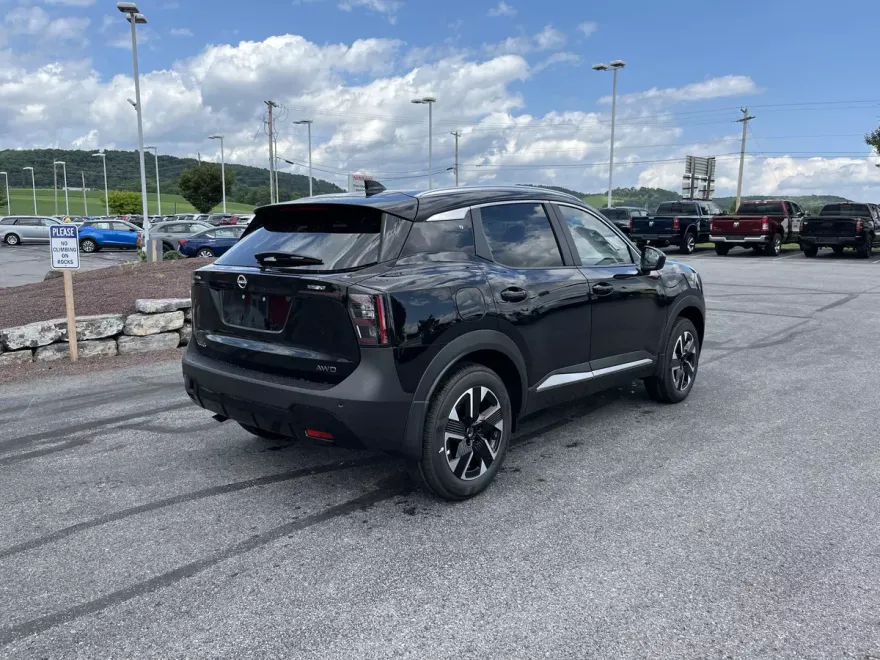 2025 Nissan Kicks SV photo 1