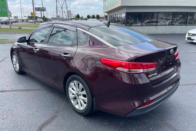 2016 Kia Optima EX photo 1