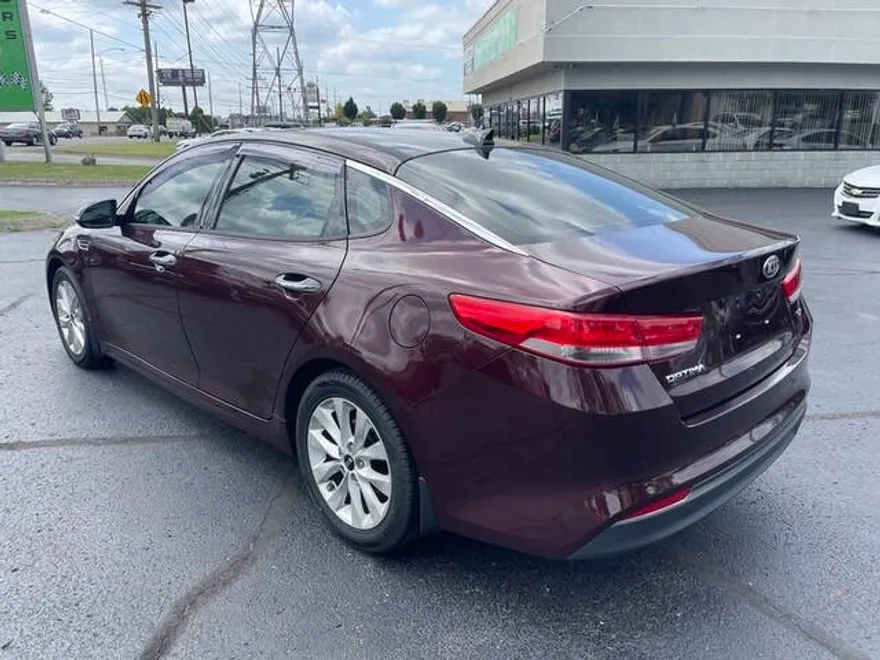 2016 Kia Optima EX photo 1