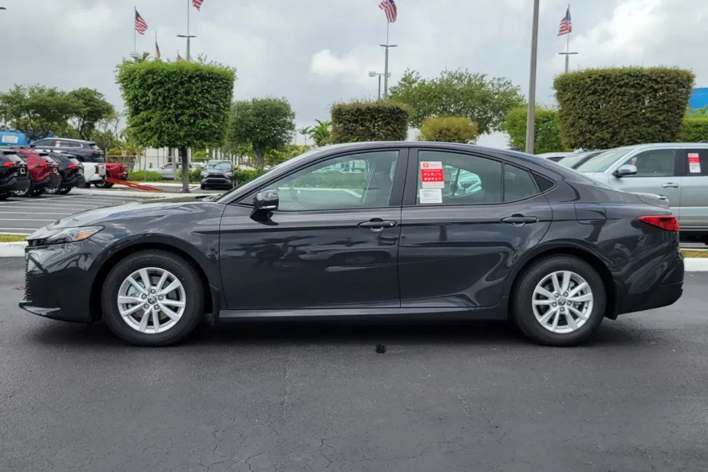 2026 Toyota Camry LE photo 1