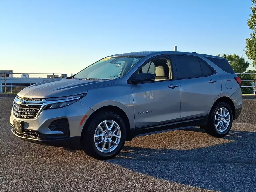 2024 Chevrolet Equinox LS photo 1