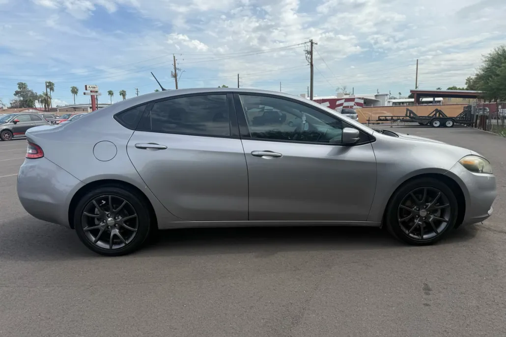 2016 Dodge Dart SE photo 1
