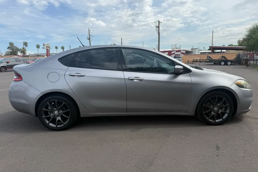 2016 Dodge Dart SE photo 1