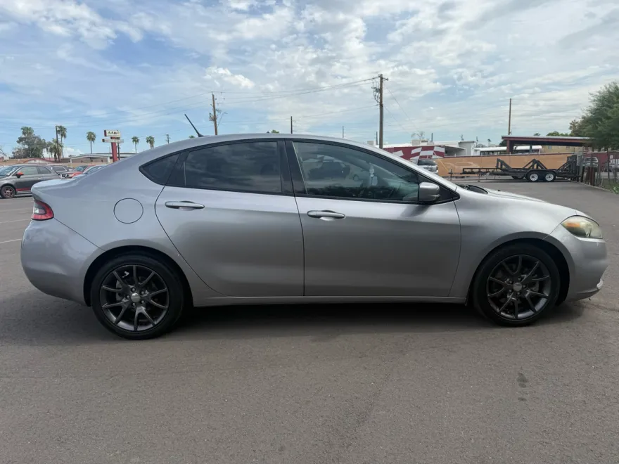 2016 Dodge Dart SE photo 1
