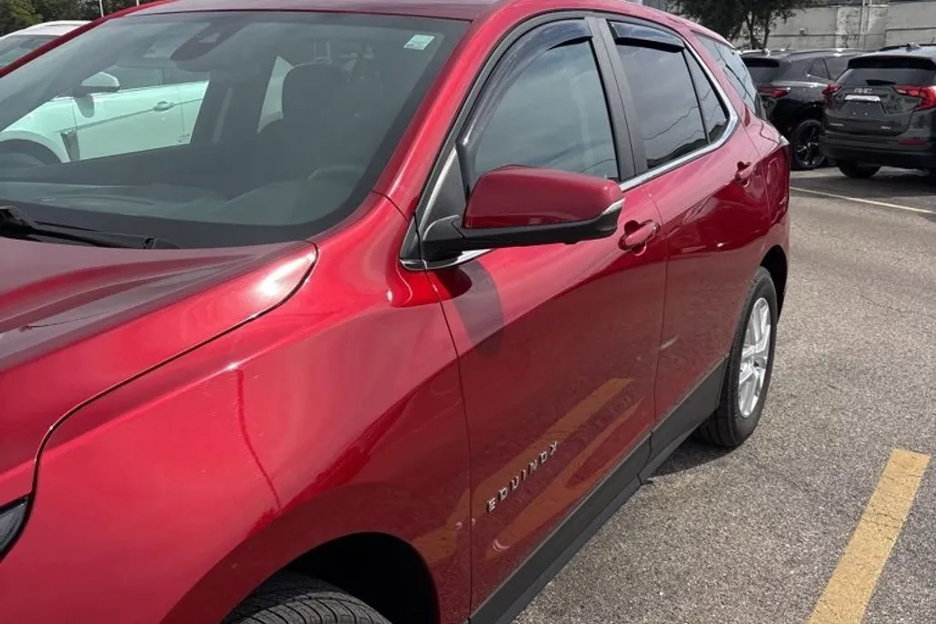 2022 Chevrolet Equinox LT photo 1