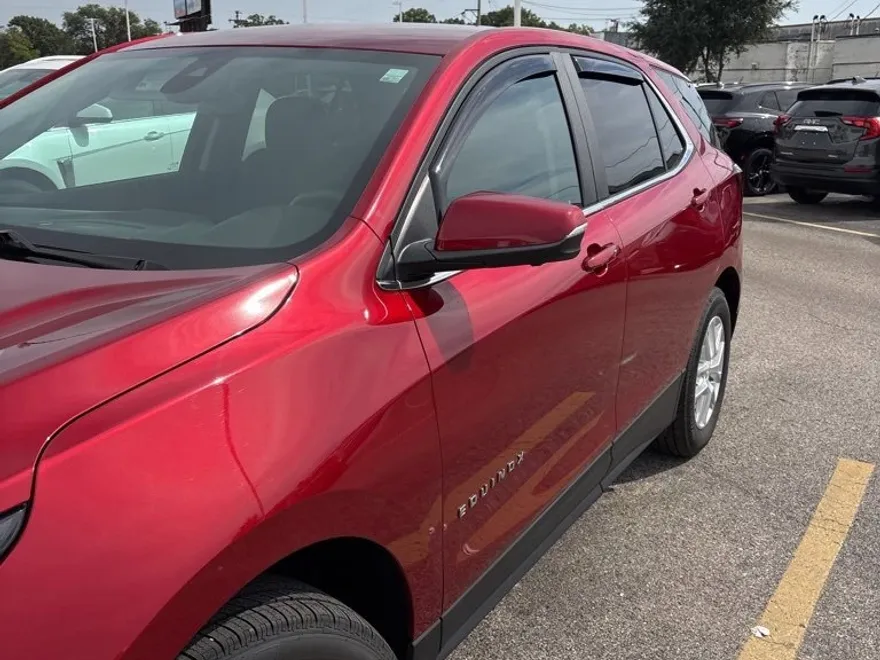 2022 Chevrolet Equinox LT photo 1