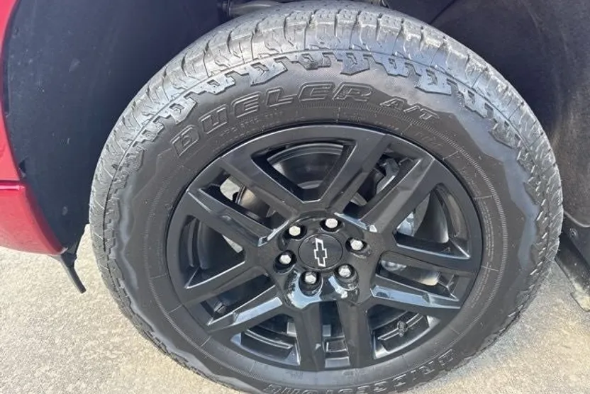 2024 Chevrolet Silverado 1500 RST photo 1