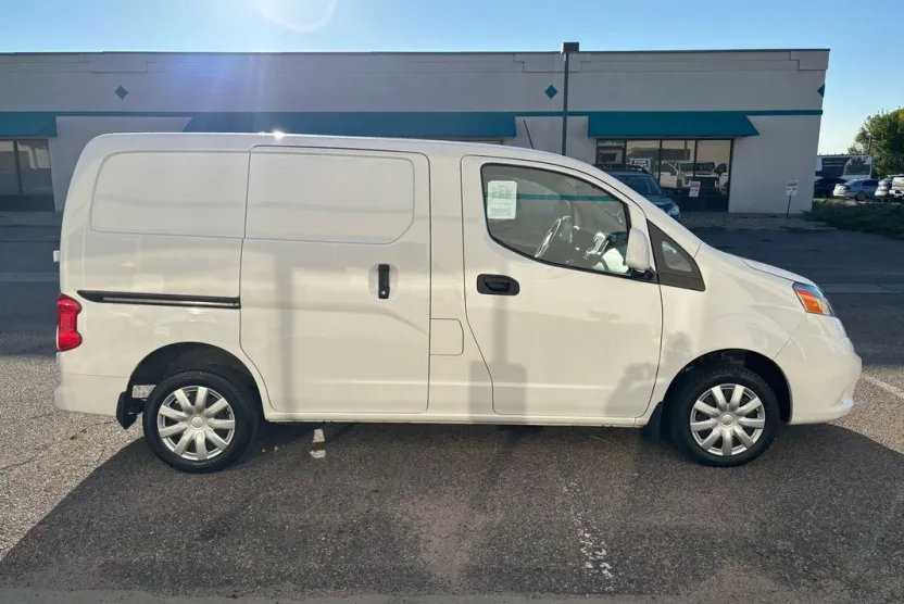 2020 Nissan NV200 SV photo 1