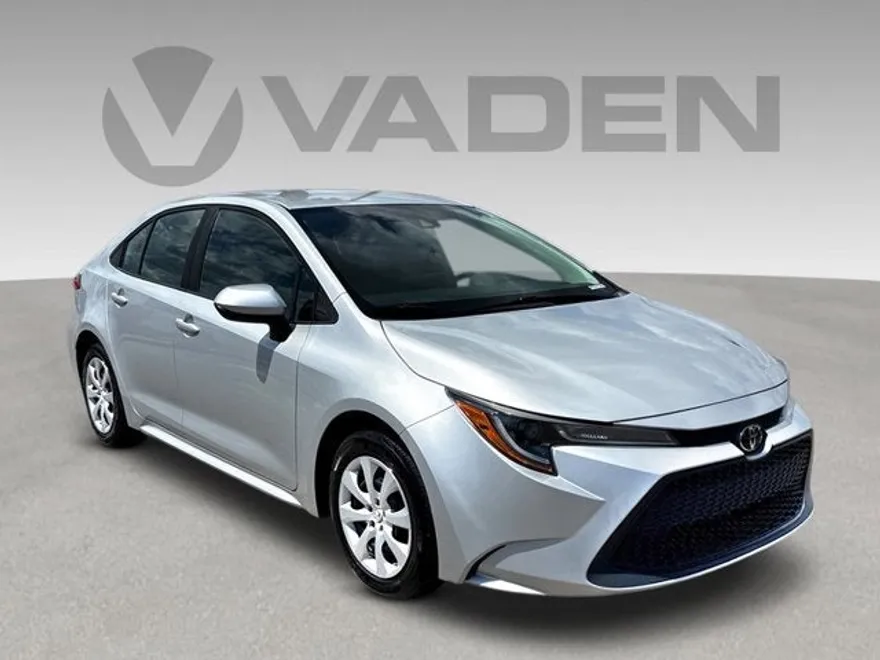 2022 Toyota Corolla LE photo 1