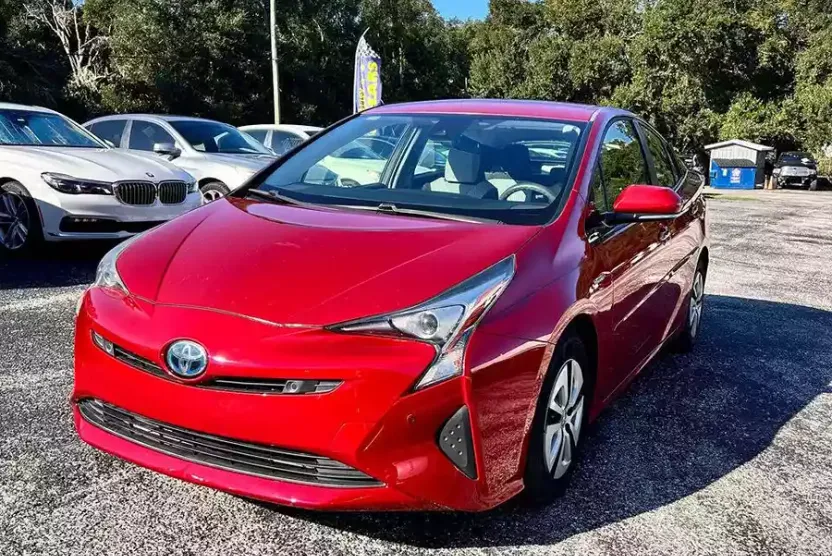 2018 Toyota Prius Two photo 1