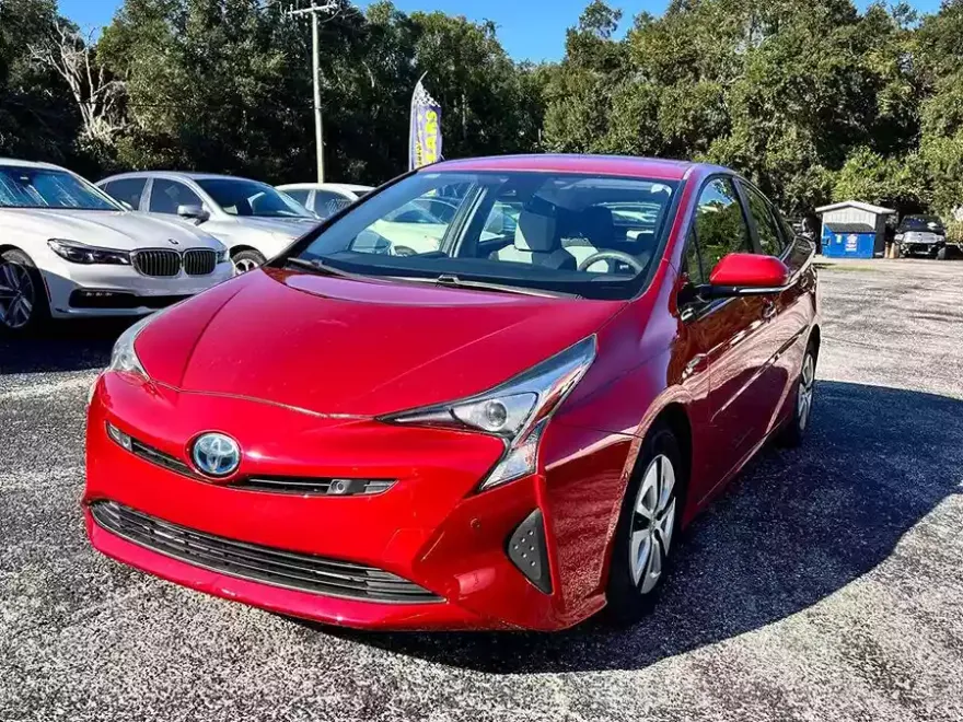 2018 Toyota Prius Two photo 1