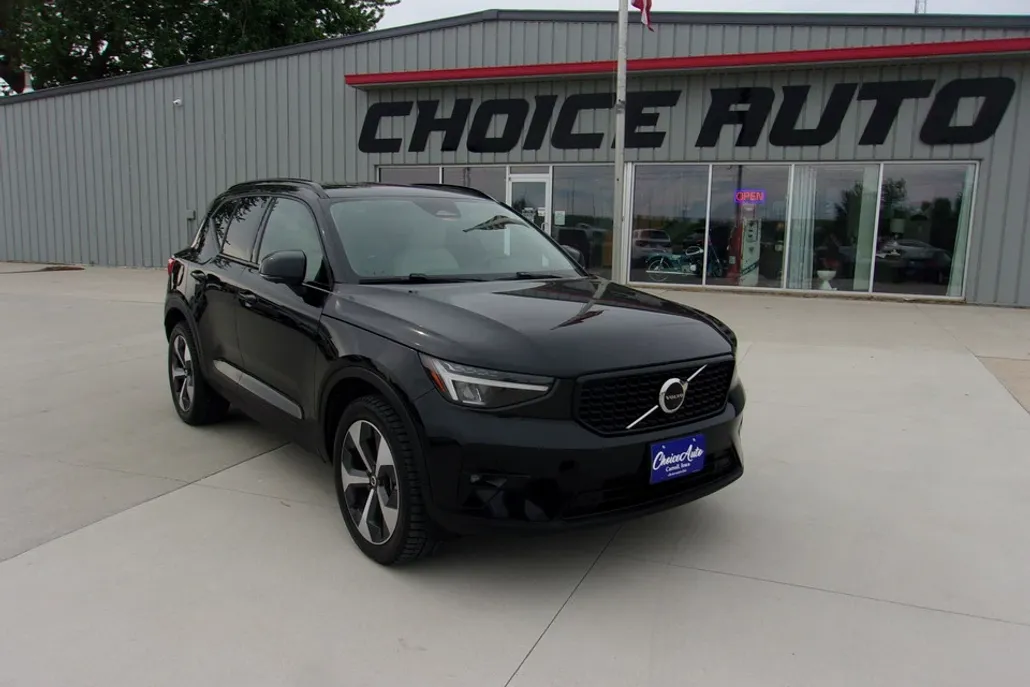 2023 Volvo XC40 Ultimate photo 1