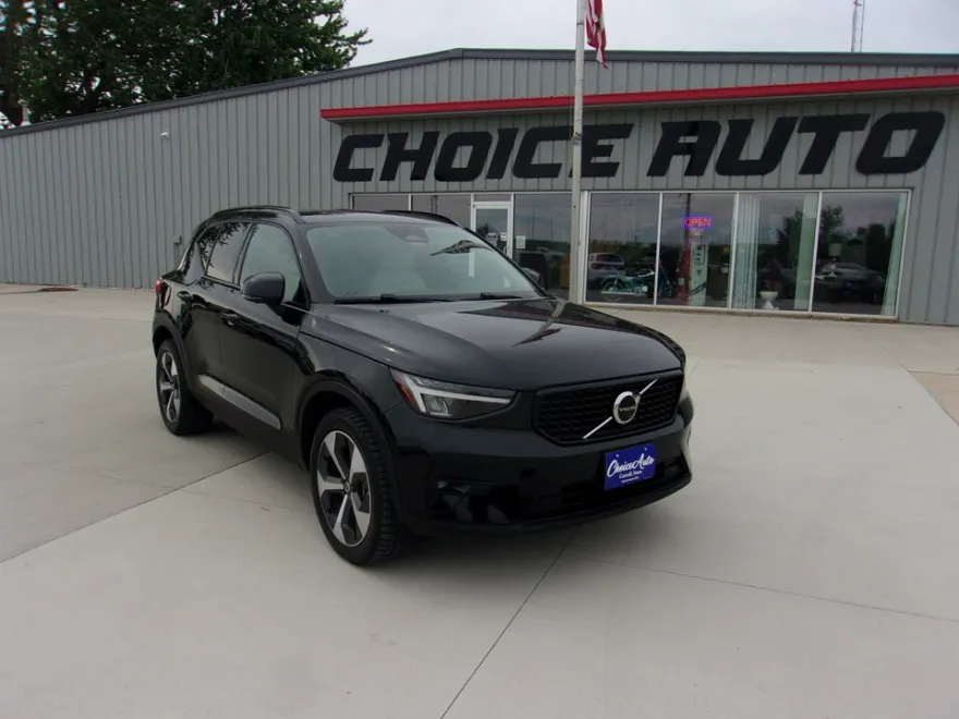 2023 Volvo XC40 Ultimate photo 1