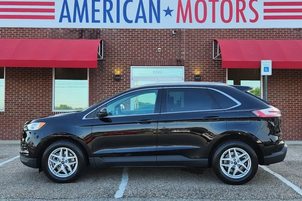2022 Ford Edge SEL photo 1
