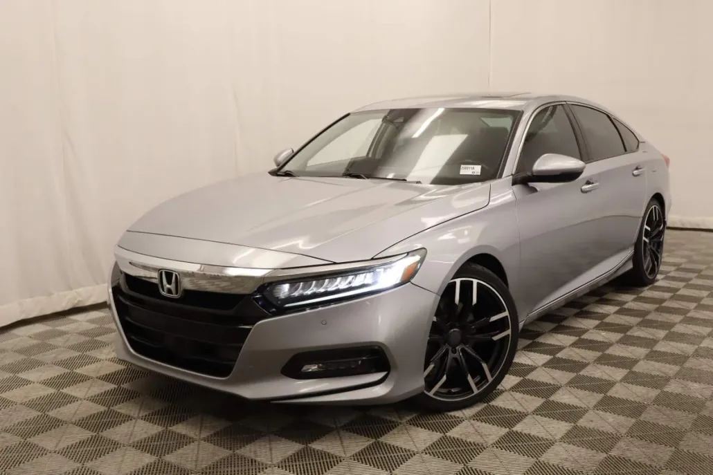 2018 Honda Accord Touring photo 1
