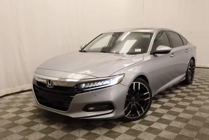 2018 Honda Accord Touring photo 1