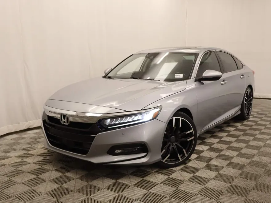 2018 Honda Accord Touring photo 1