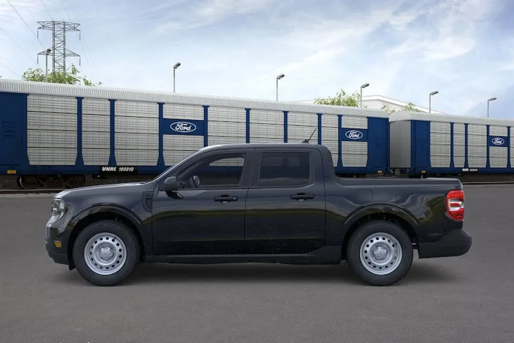 2025 Ford Maverick XL photo 1