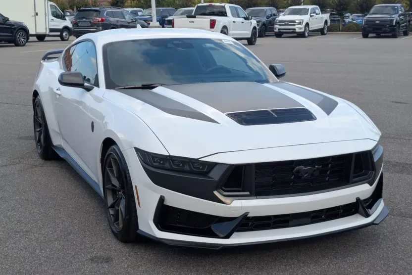 2024 Ford Mustang Dark Horse photo 1