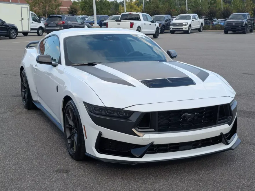 2024 Ford Mustang Dark Horse photo 1