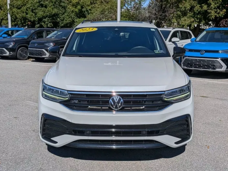 2023 Volkswagen Tiguan SE R-Line Black photo 1