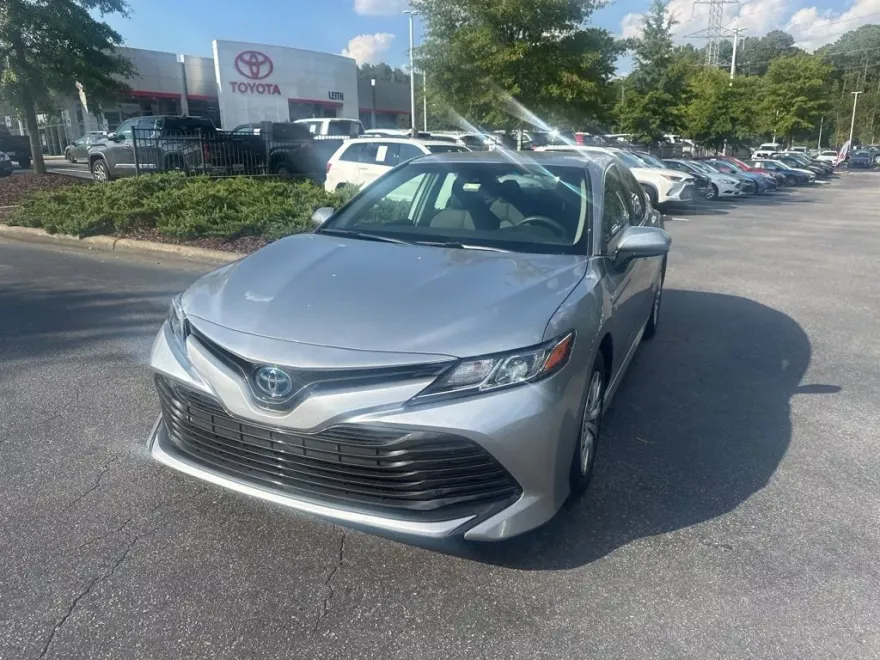 2019 Toyota Camry Hybrid LE photo 1