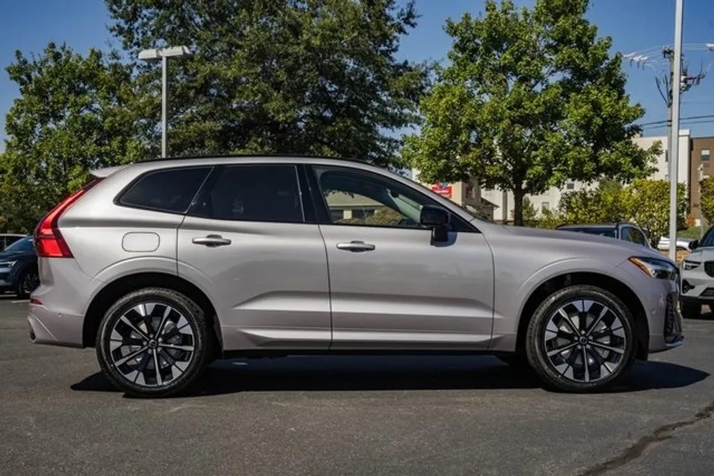2026 Volvo XC60 B5 Plus photo 1