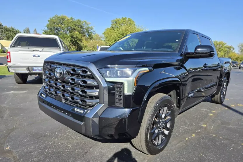 2022 Toyota Tundra Platinum CrewMax photo 1