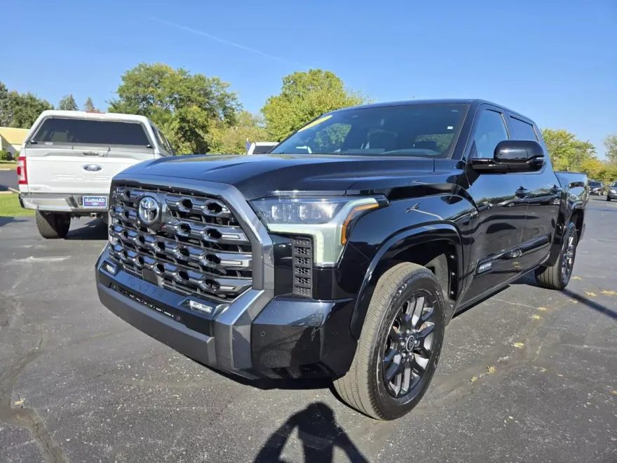 2022 Toyota Tundra Platinum CrewMax photo 1