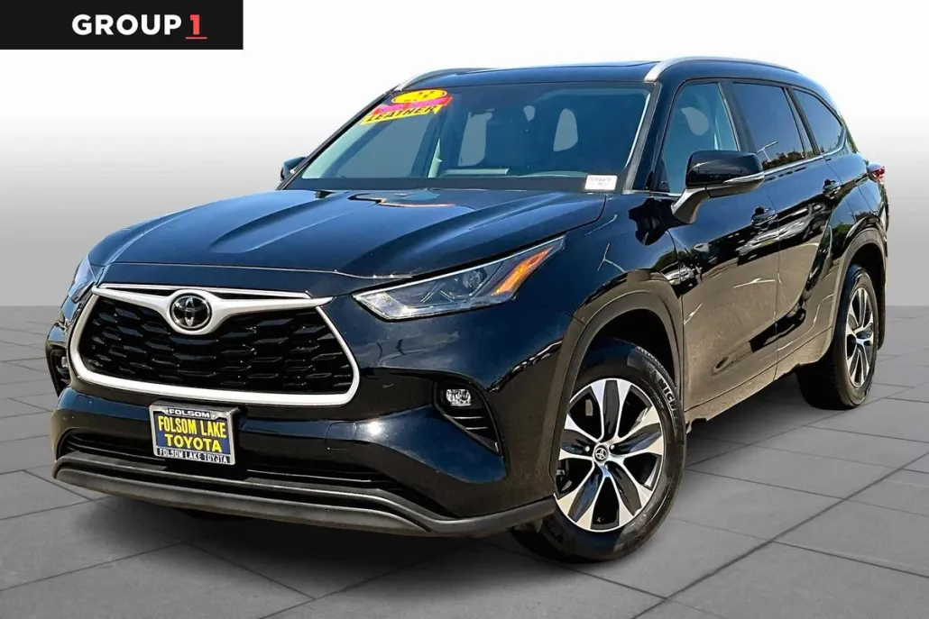 2023 Toyota Highlander XLE photo 1