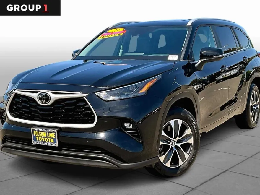 2023 Toyota Highlander XLE photo 1